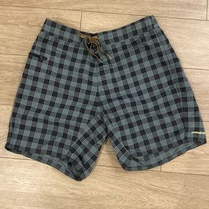 Patagonia Men’s Wavefarer Board Shorts plaid size 35